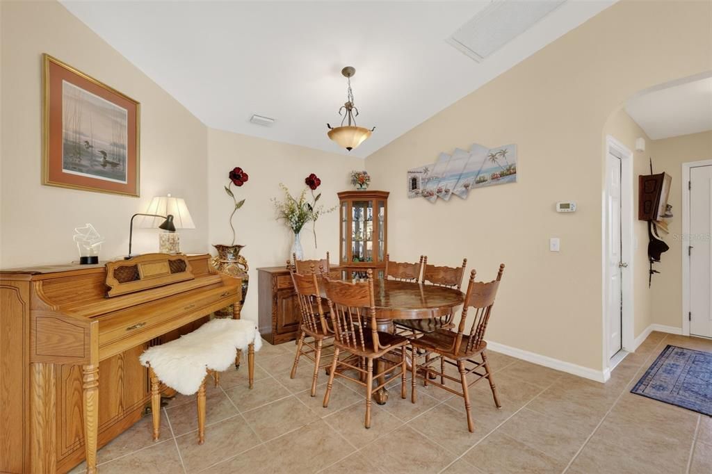 En Venta: $332,000 (2 camas, 2 baños, 1647 Pies cuadrados)