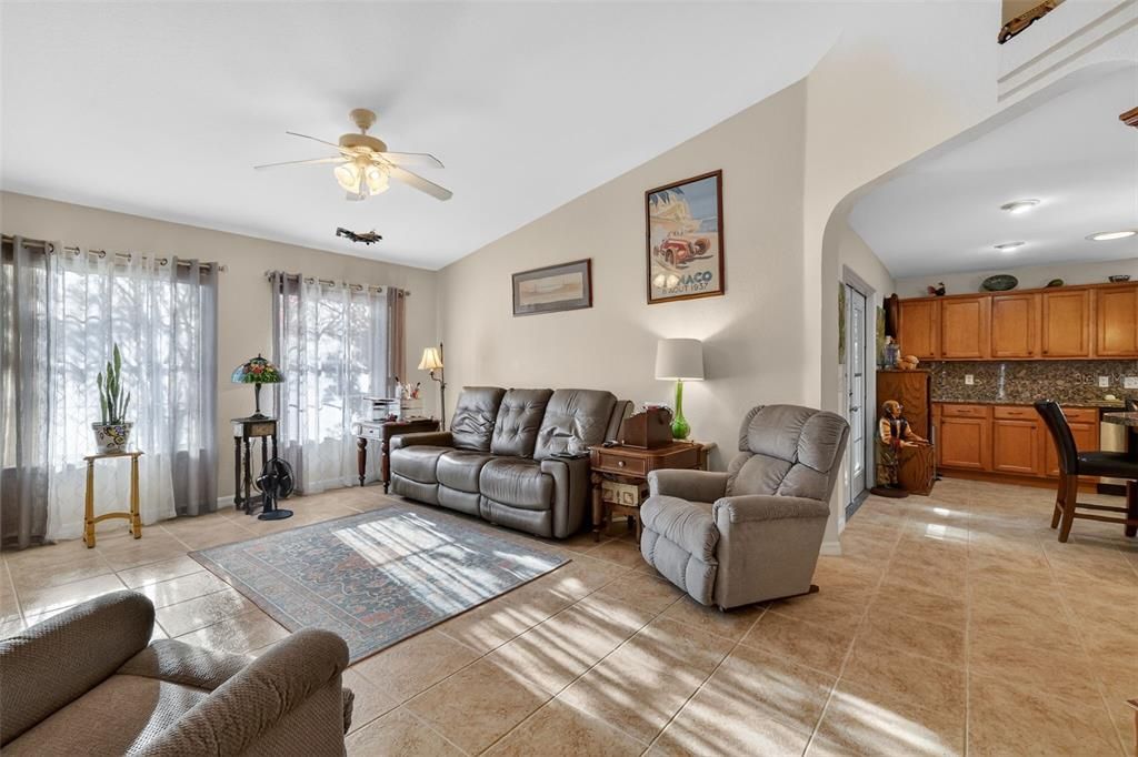 En Venta: $332,000 (2 camas, 2 baños, 1647 Pies cuadrados)