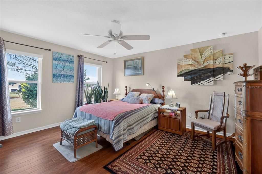 En Venta: $332,000 (2 camas, 2 baños, 1647 Pies cuadrados)