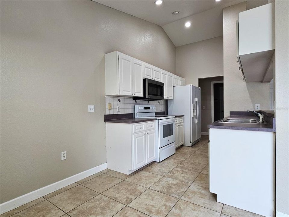 出租: $2,000 (3 贝兹, 2 浴室, 1434 平方英尺)