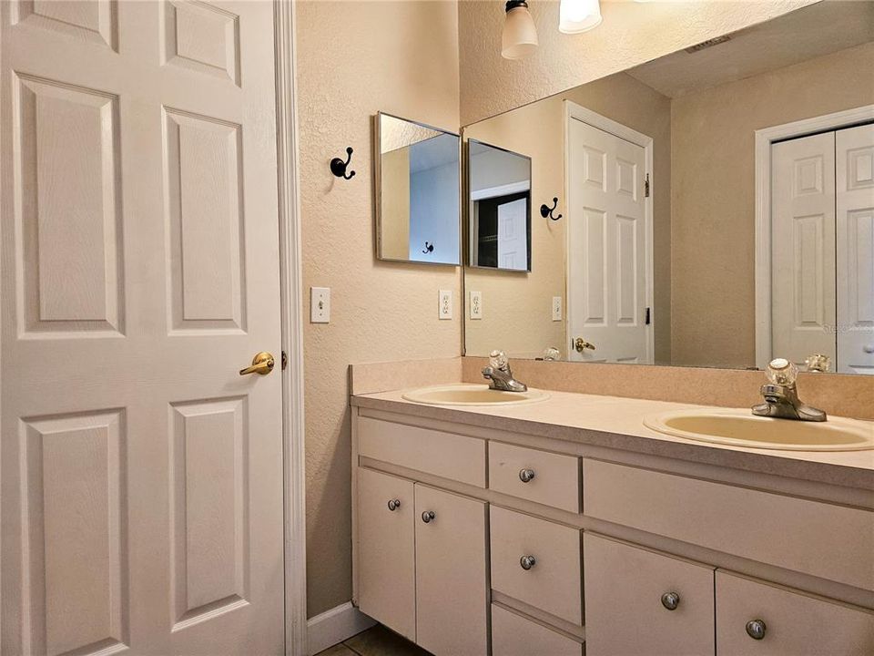 出租: $2,000 (3 贝兹, 2 浴室, 1434 平方英尺)