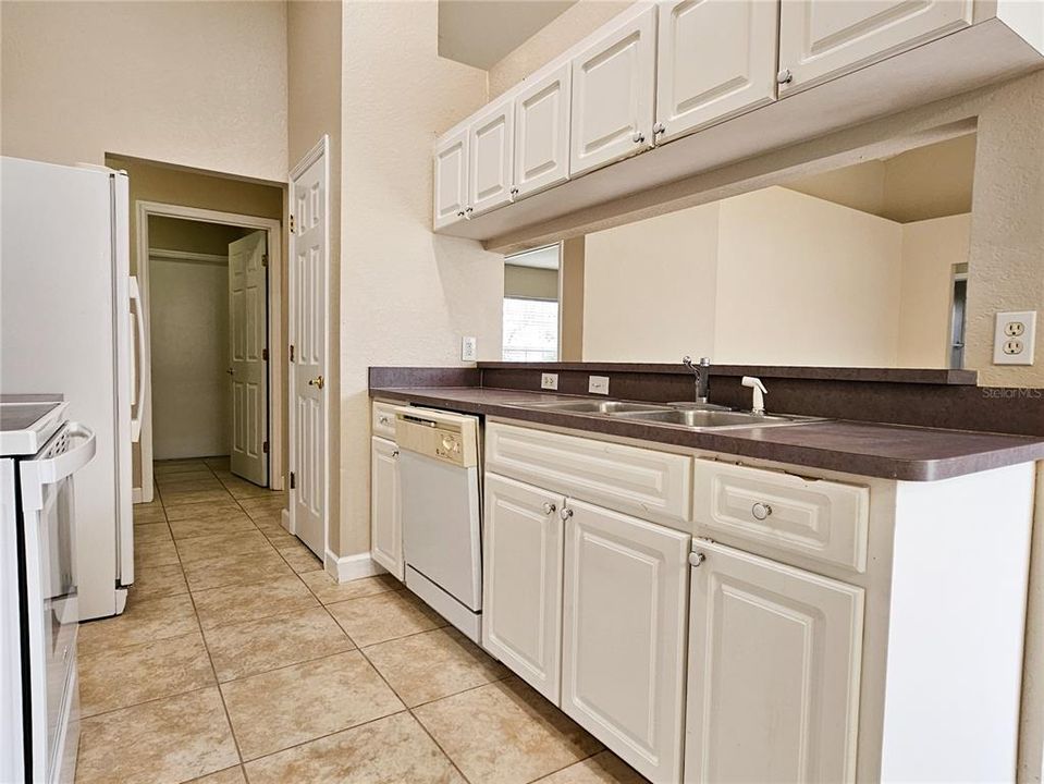 出租: $2,000 (3 贝兹, 2 浴室, 1434 平方英尺)