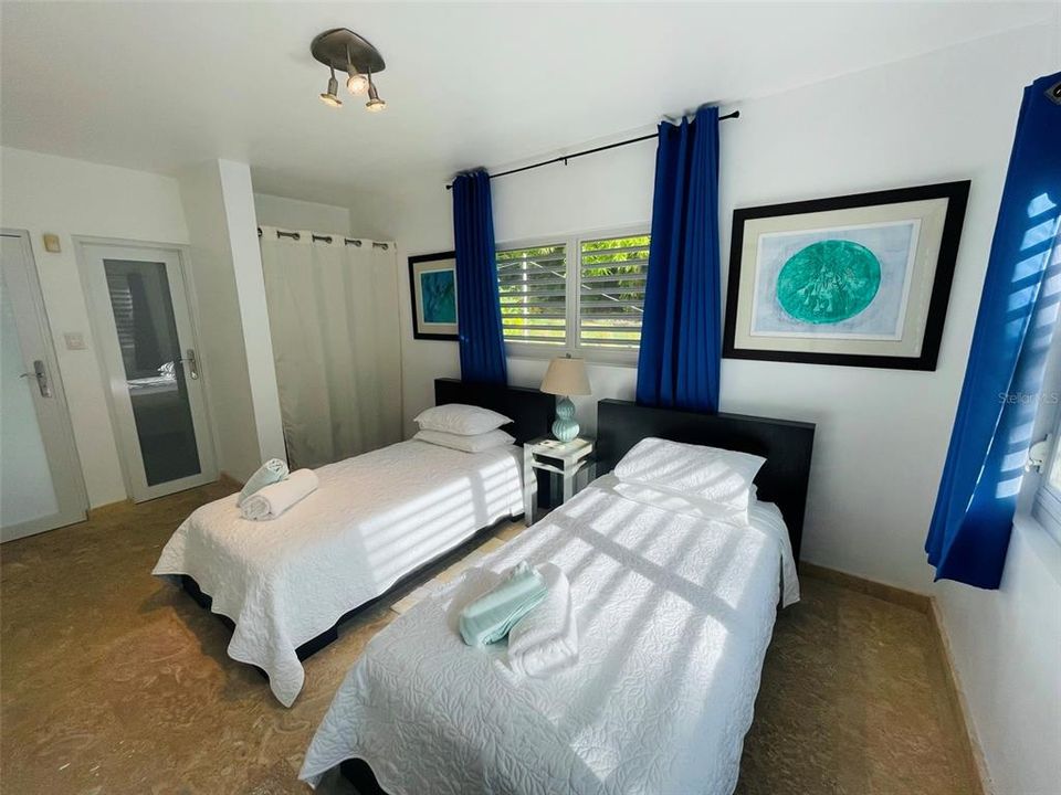 En Venta: $950,000 (4 camas, 3 baños, 3019 Pies cuadrados)