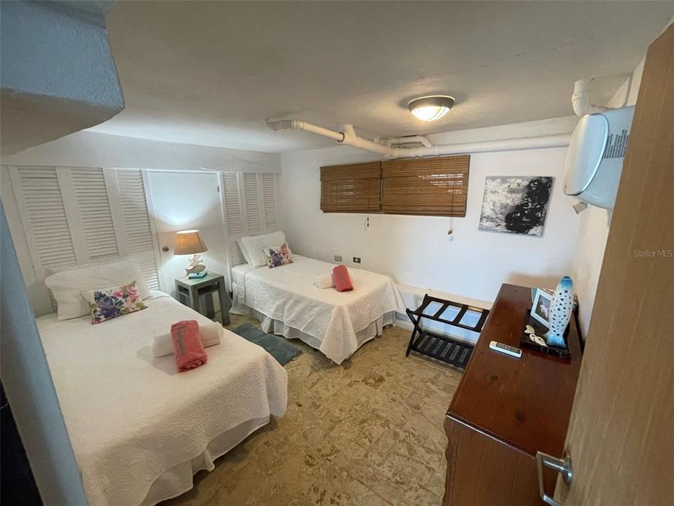 En Venta: $950,000 (4 camas, 3 baños, 3019 Pies cuadrados)