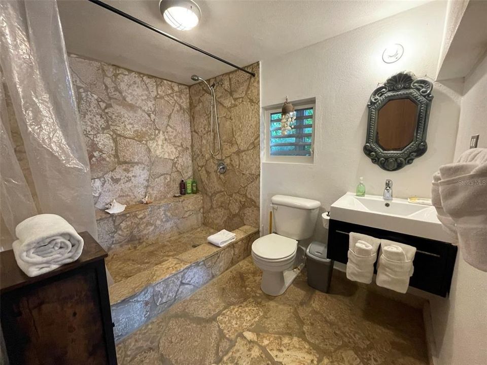 En Venta: $950,000 (4 camas, 3 baños, 3019 Pies cuadrados)