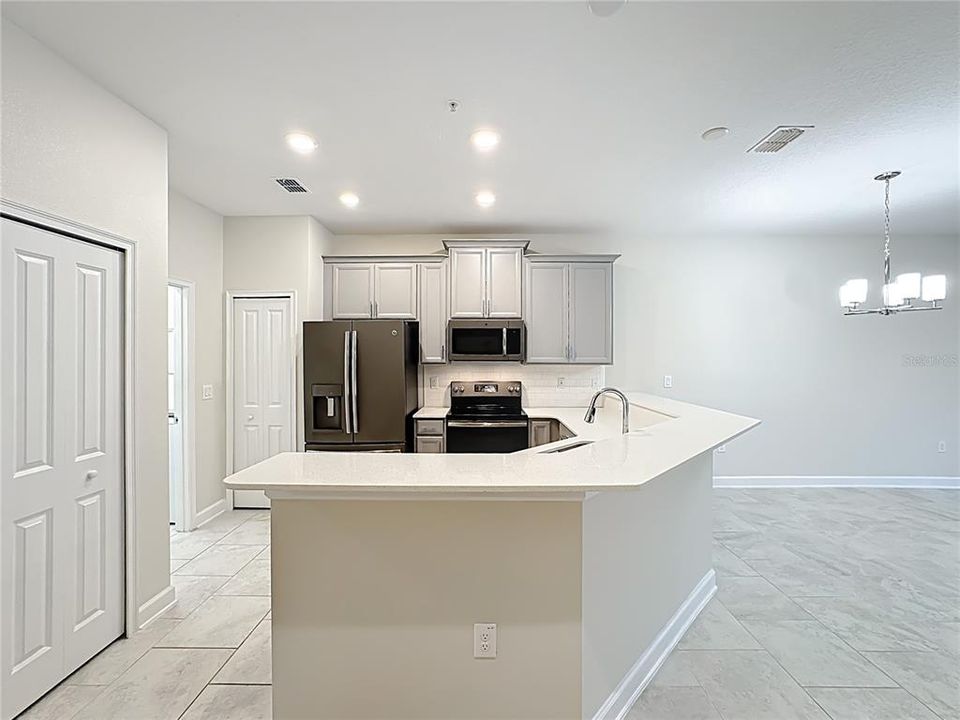 For Sale: $299,000 (2 beds, 2 baths, 1374 Square Feet)