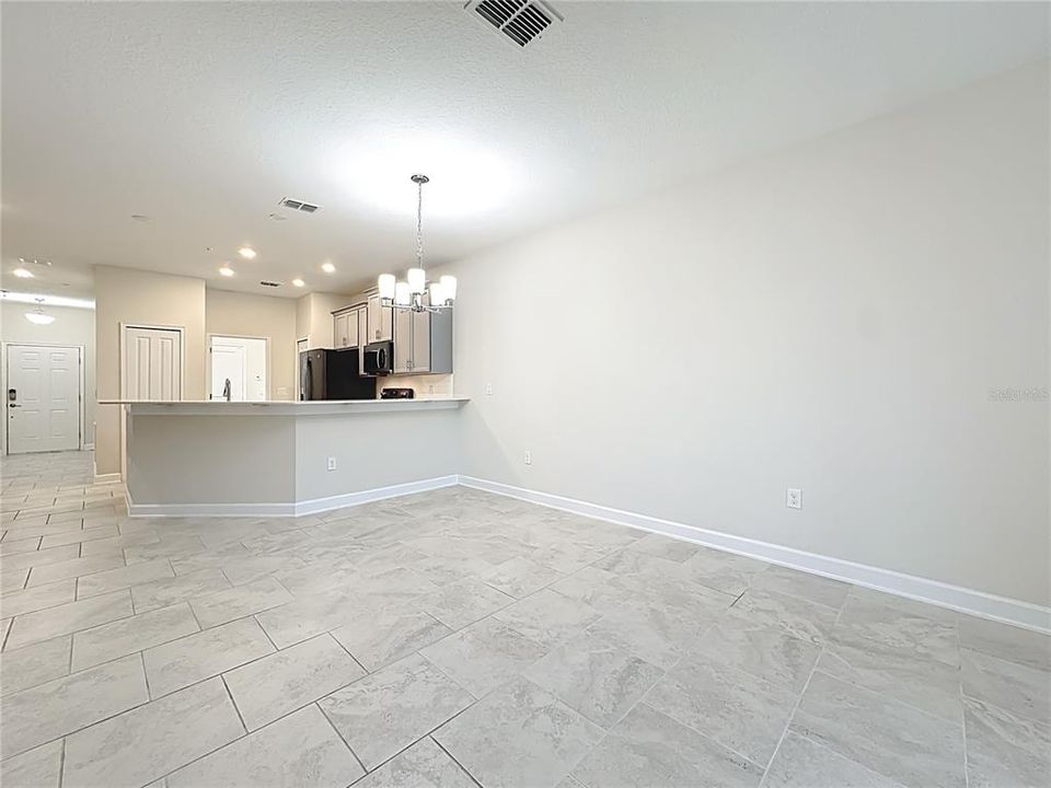 For Sale: $299,000 (2 beds, 2 baths, 1374 Square Feet)