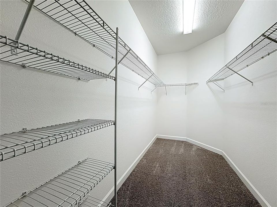 For Sale: $299,000 (2 beds, 2 baths, 1374 Square Feet)