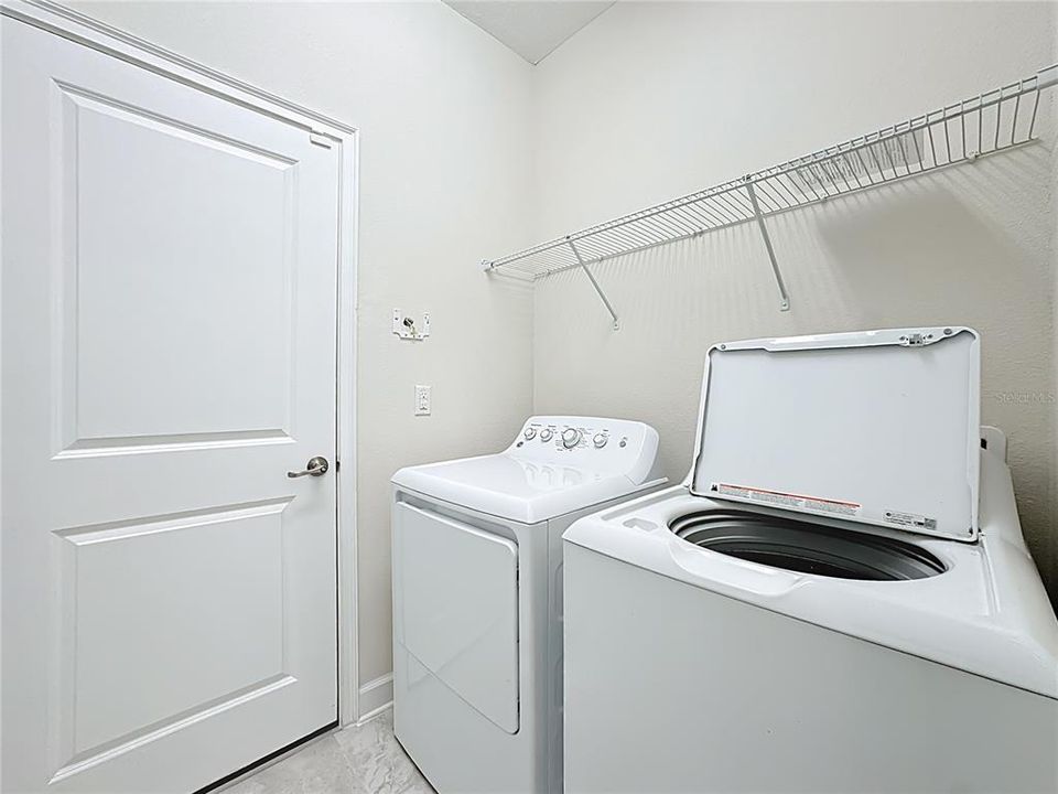 For Sale: $299,000 (2 beds, 2 baths, 1374 Square Feet)