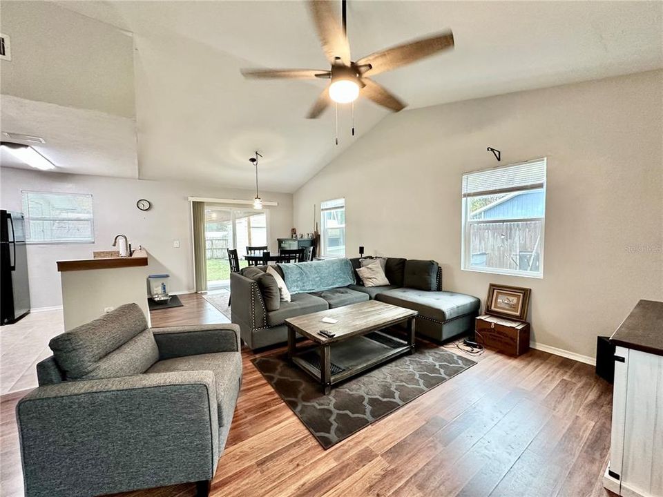 En Venta: $214,900 (2 camas, 1 baños, 984 Pies cuadrados)