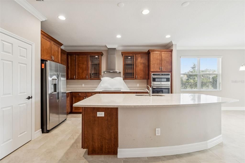 For Sale: $605,000 (3 beds, 3 baths, 2198 Square Feet)