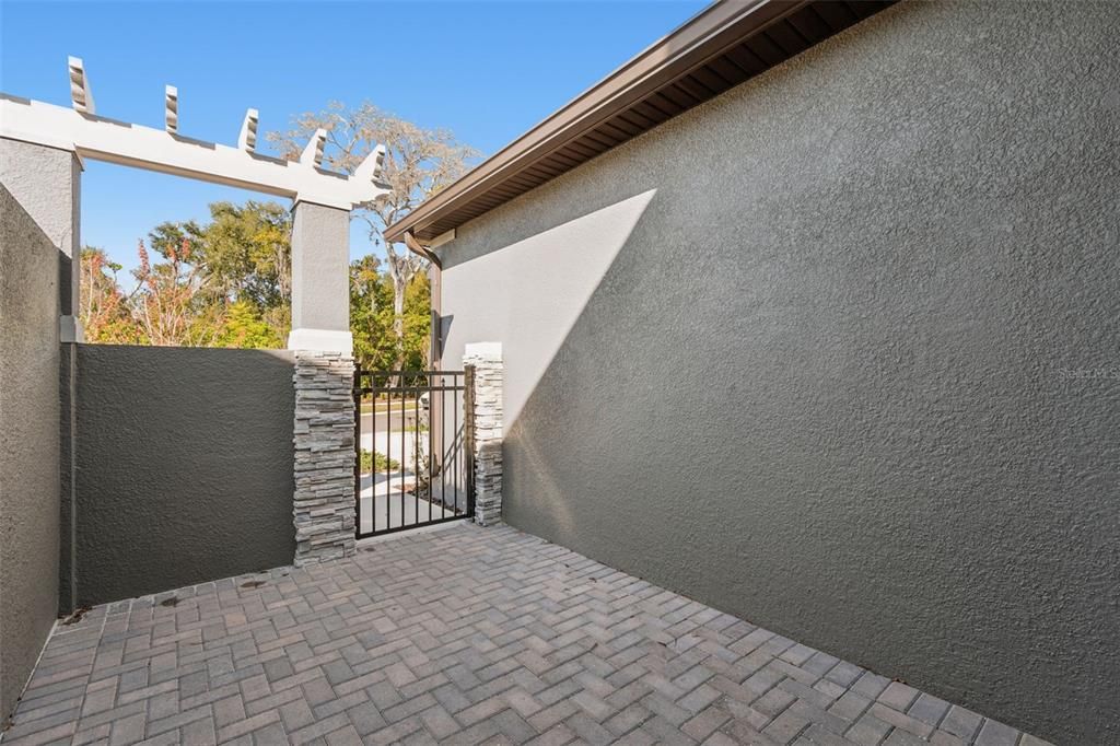 For Sale: $605,000 (3 beds, 3 baths, 2198 Square Feet)