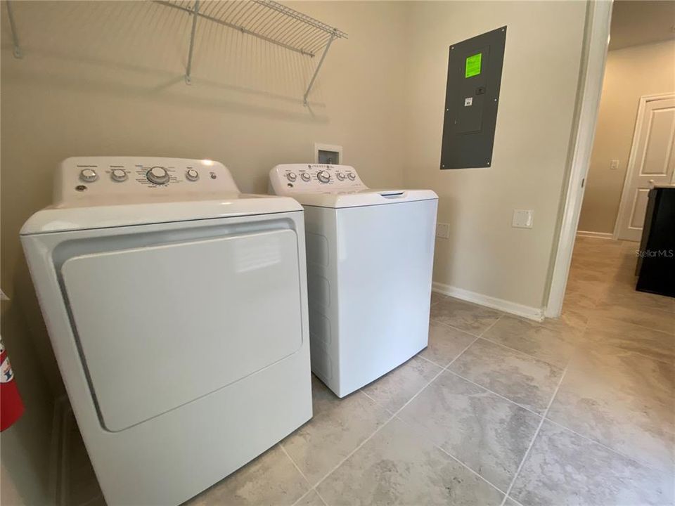 For Rent: $2,600 (3 beds, 2 baths, 1731 Square Feet)