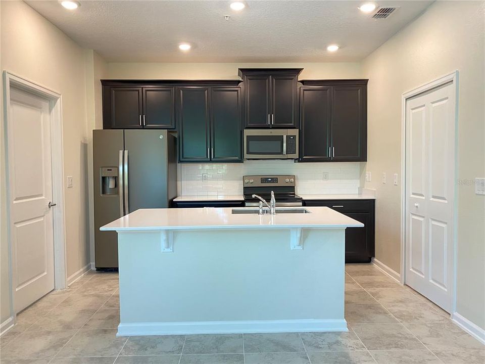 For Rent: $2,600 (3 beds, 2 baths, 1731 Square Feet)