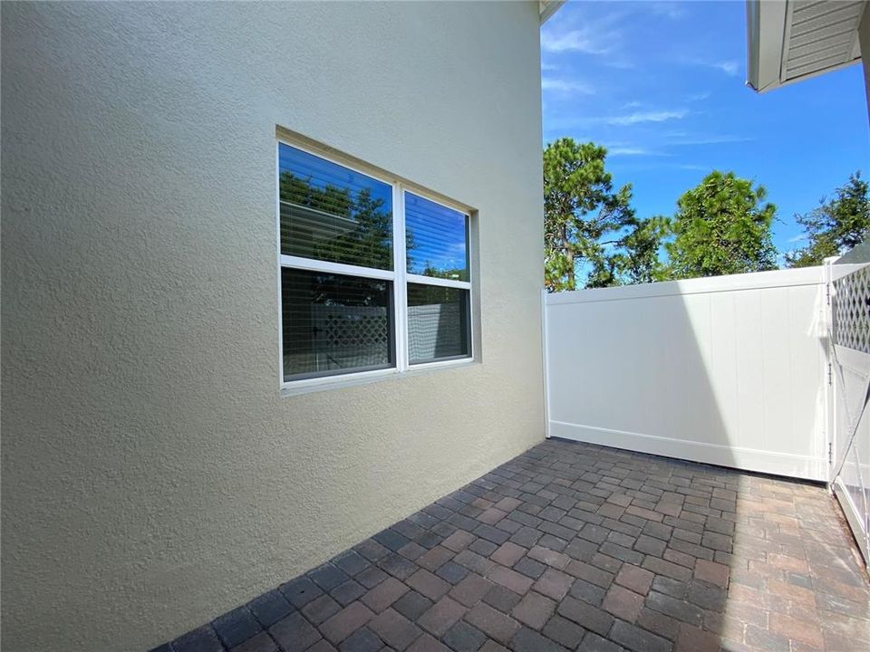 For Rent: $2,600 (3 beds, 2 baths, 1731 Square Feet)