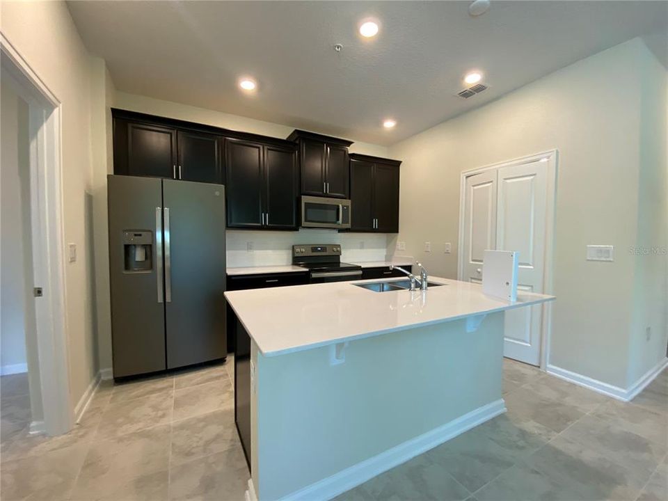 For Rent: $2,600 (3 beds, 2 baths, 1731 Square Feet)