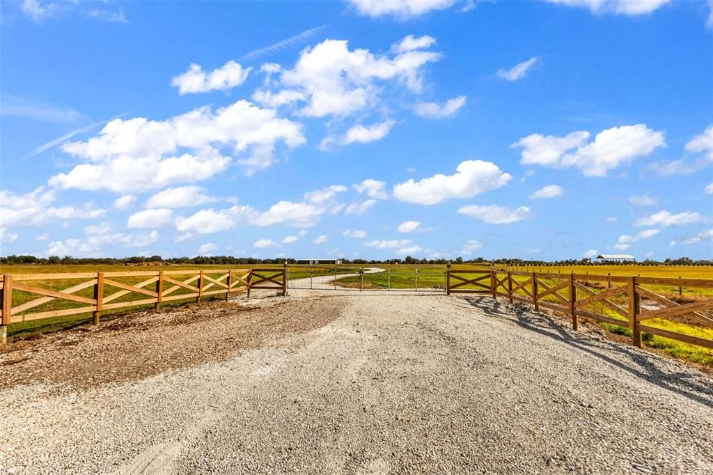 На продажу: $1,200,000 (20.00 acres)