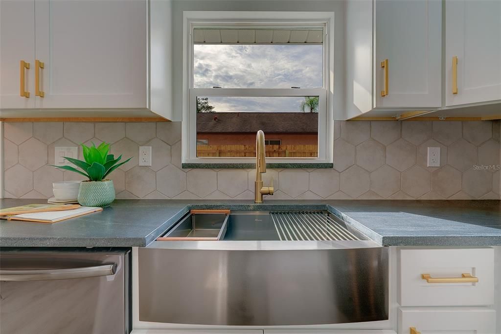 На продажу: $549,900 (3 спален, 2 ванн, 1135 Квадратных фут)