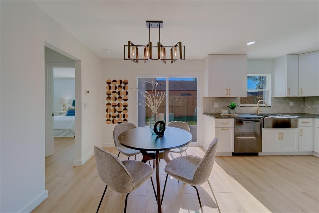 На продажу: $549,900 (3 спален, 2 ванн, 1135 Квадратных фут)