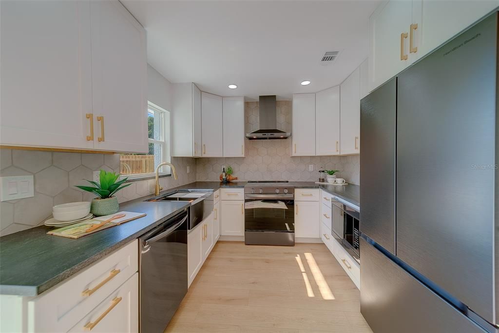 На продажу: $549,900 (3 спален, 2 ванн, 1135 Квадратных фут)