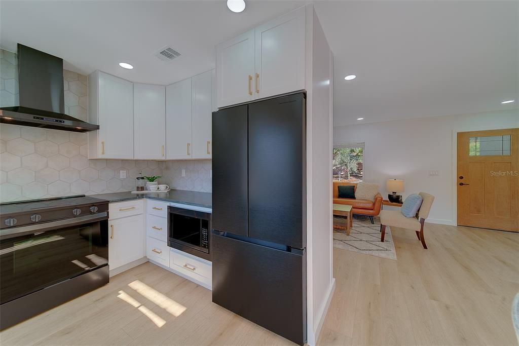 На продажу: $549,900 (3 спален, 2 ванн, 1135 Квадратных фут)