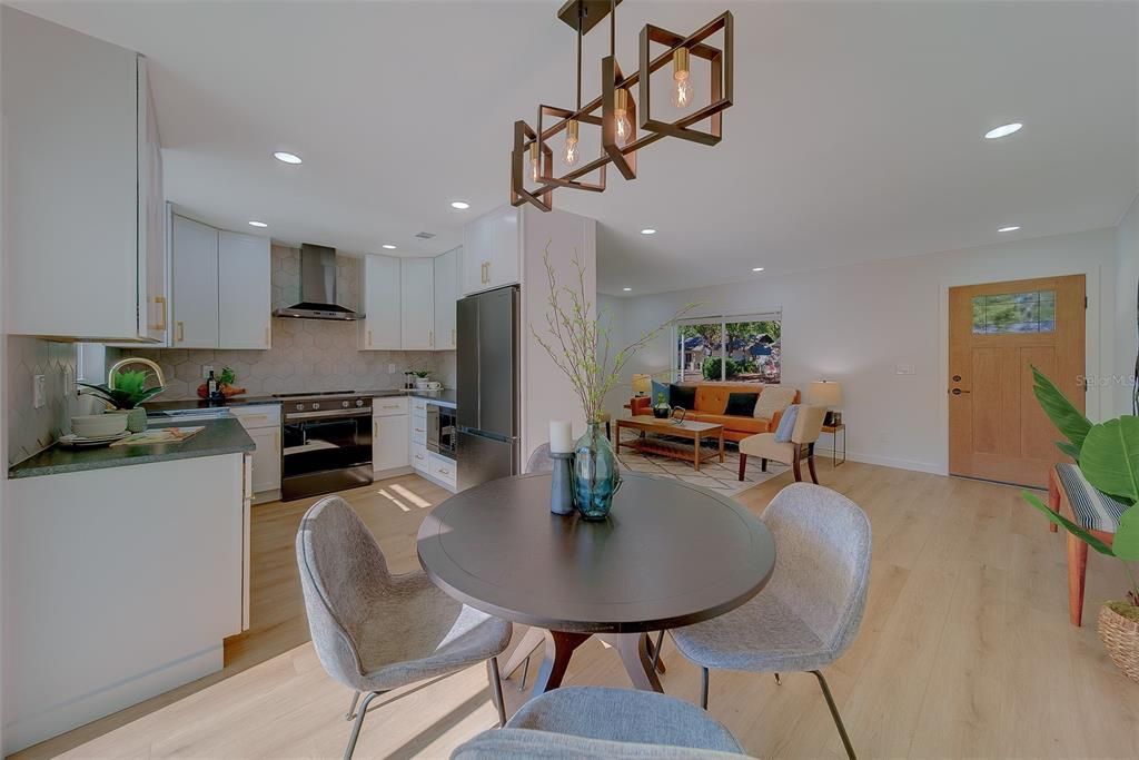 На продажу: $549,900 (3 спален, 2 ванн, 1135 Квадратных фут)