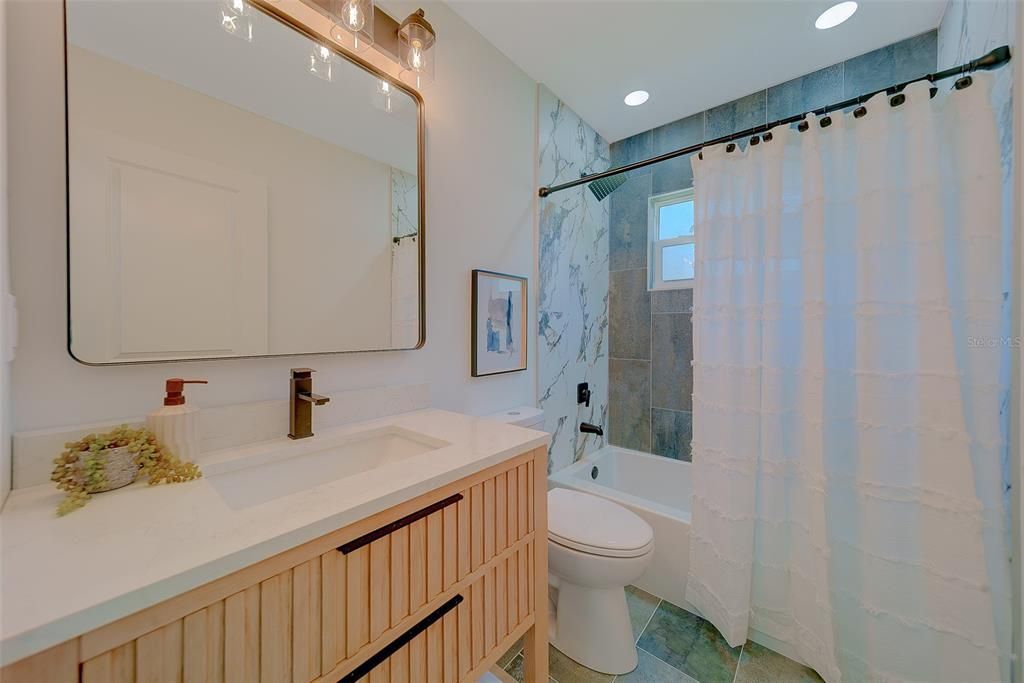 На продажу: $549,900 (3 спален, 2 ванн, 1135 Квадратных фут)