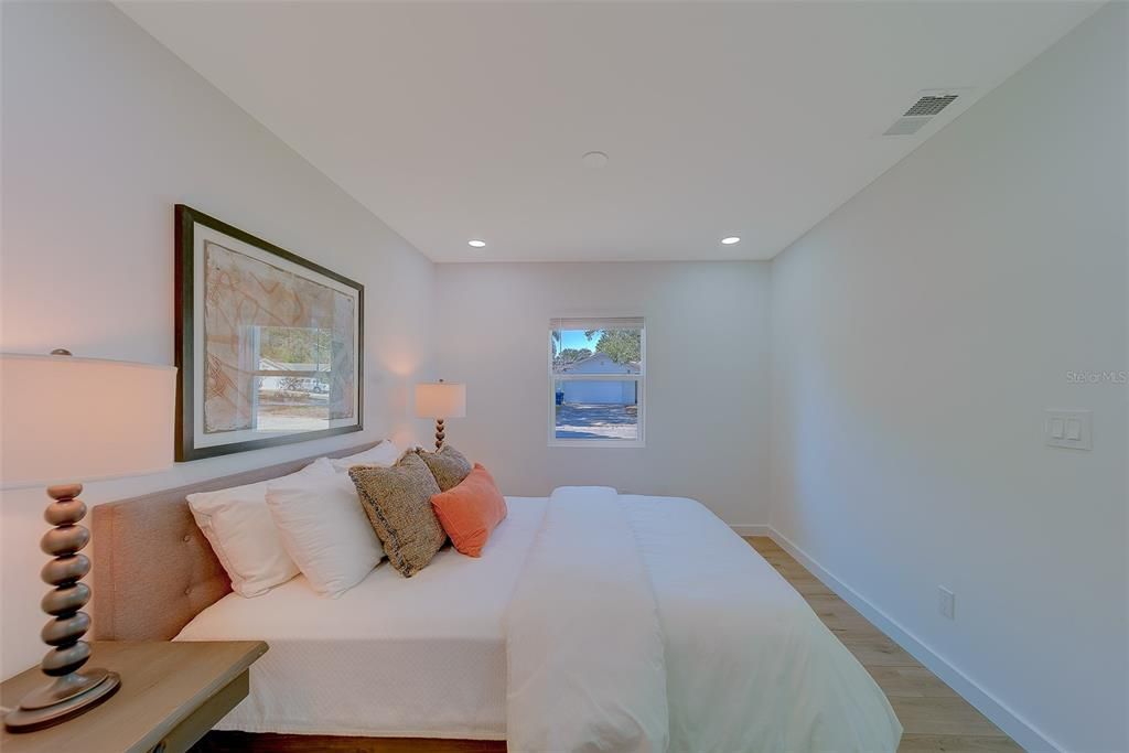 На продажу: $549,900 (3 спален, 2 ванн, 1135 Квадратных фут)