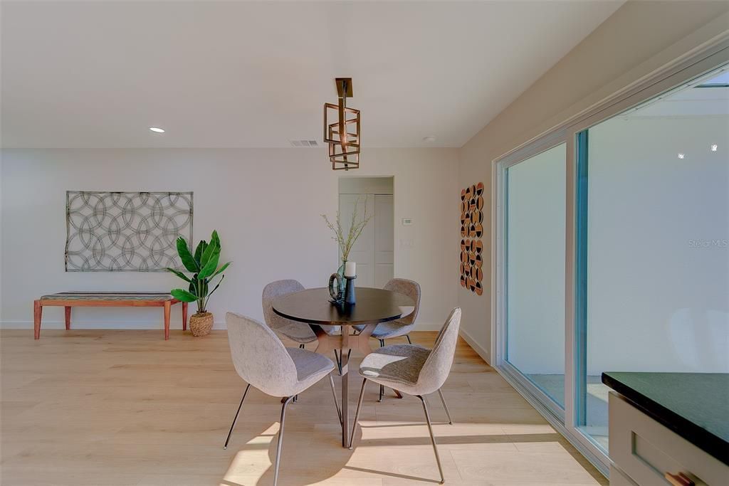 На продажу: $549,900 (3 спален, 2 ванн, 1135 Квадратных фут)