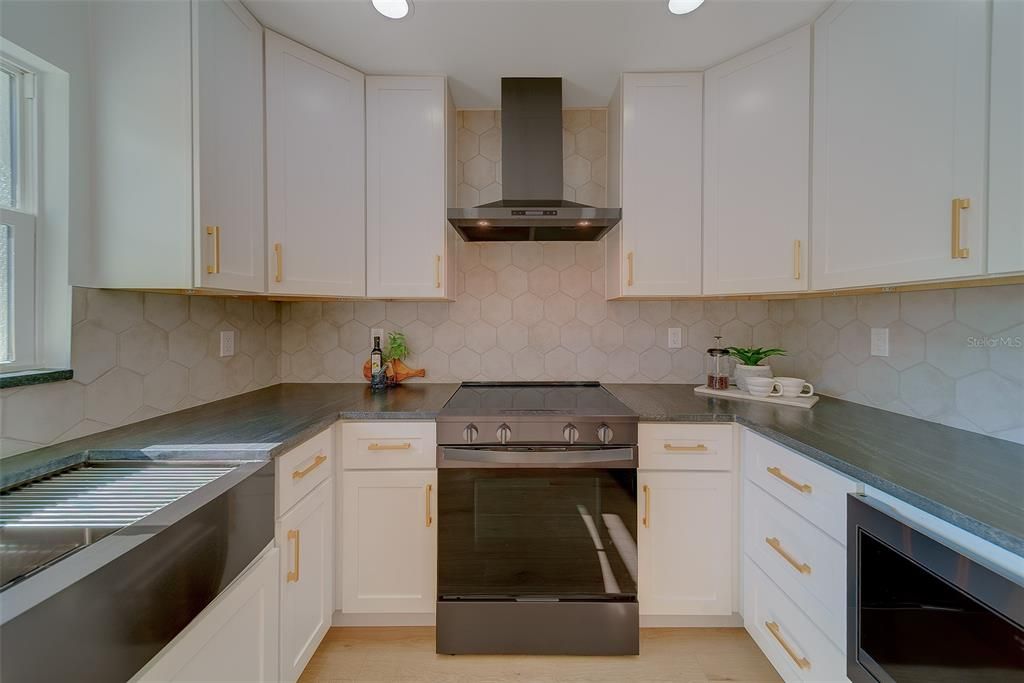 На продажу: $549,900 (3 спален, 2 ванн, 1135 Квадратных фут)