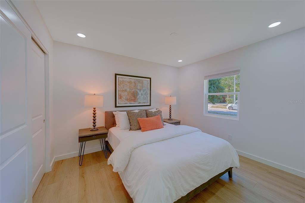 На продажу: $549,900 (3 спален, 2 ванн, 1135 Квадратных фут)