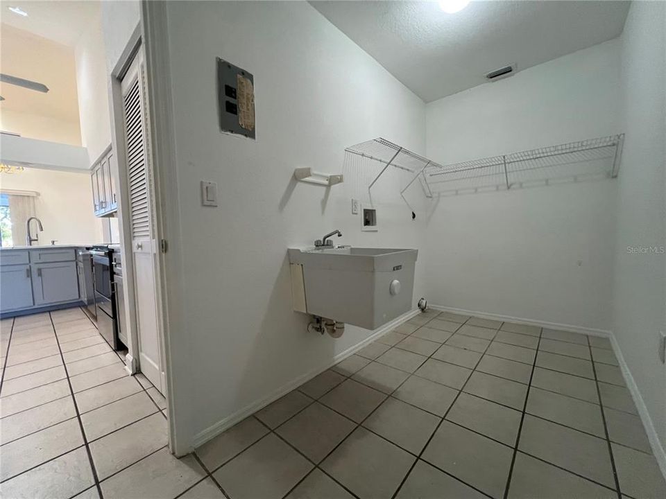 На продажу: $319,000 (3 спален, 2 ванн, 2198 Квадратных фут)