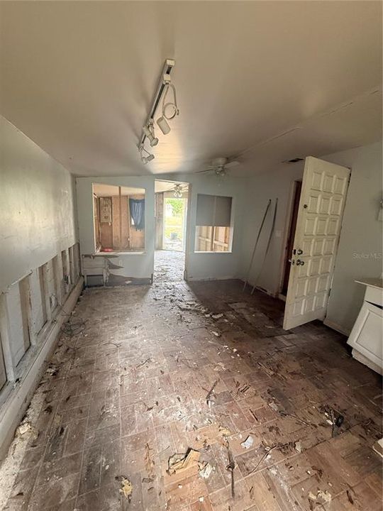 待售: $80,000 (3 贝兹, 1 浴室, 1248 平方英尺)