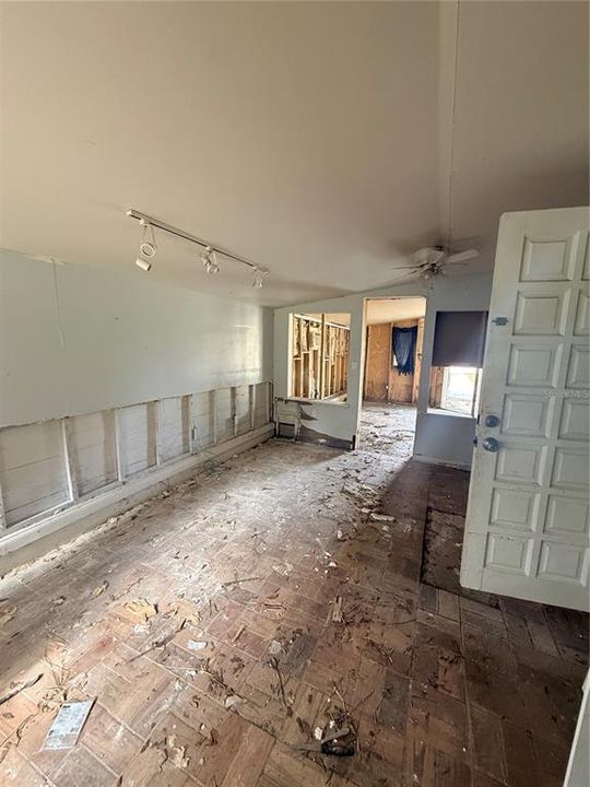 待售: $80,000 (3 贝兹, 1 浴室, 1248 平方英尺)