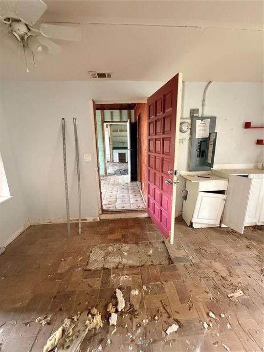 待售: $80,000 (3 贝兹, 1 浴室, 1248 平方英尺)