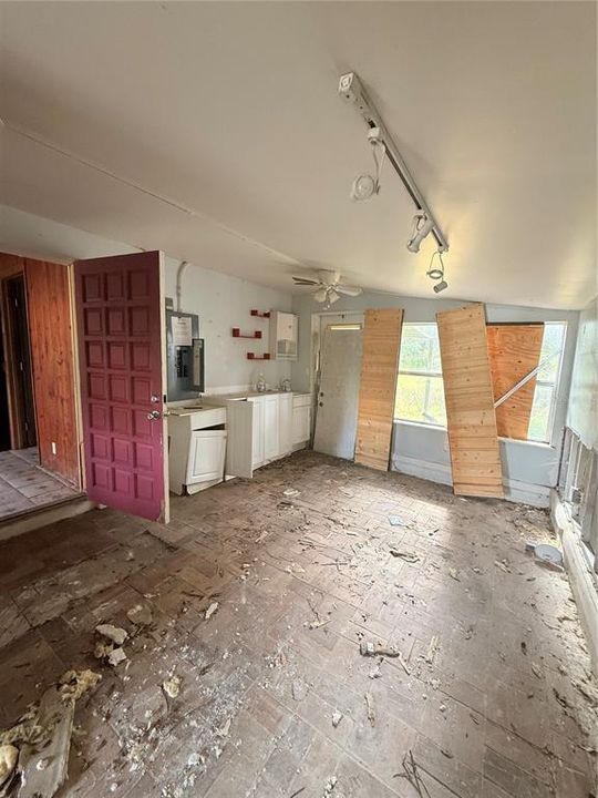 待售: $80,000 (3 贝兹, 1 浴室, 1248 平方英尺)