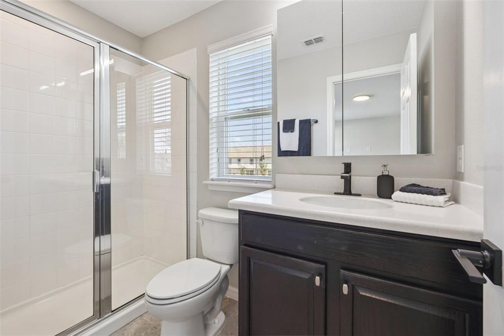 На продажу: $598,000 (7 спален, 6 ванн, 3584 Квадратных фут)