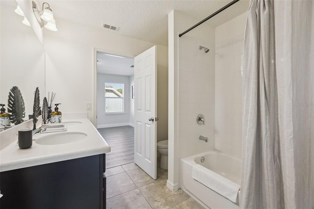 На продажу: $598,000 (7 спален, 6 ванн, 3584 Квадратных фут)