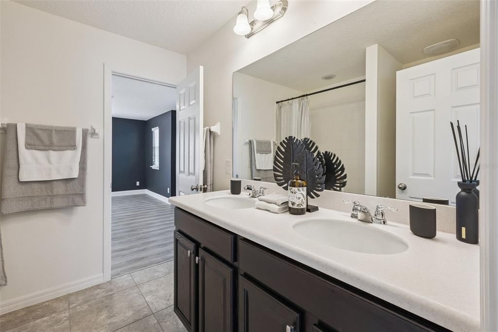 На продажу: $598,000 (7 спален, 6 ванн, 3584 Квадратных фут)