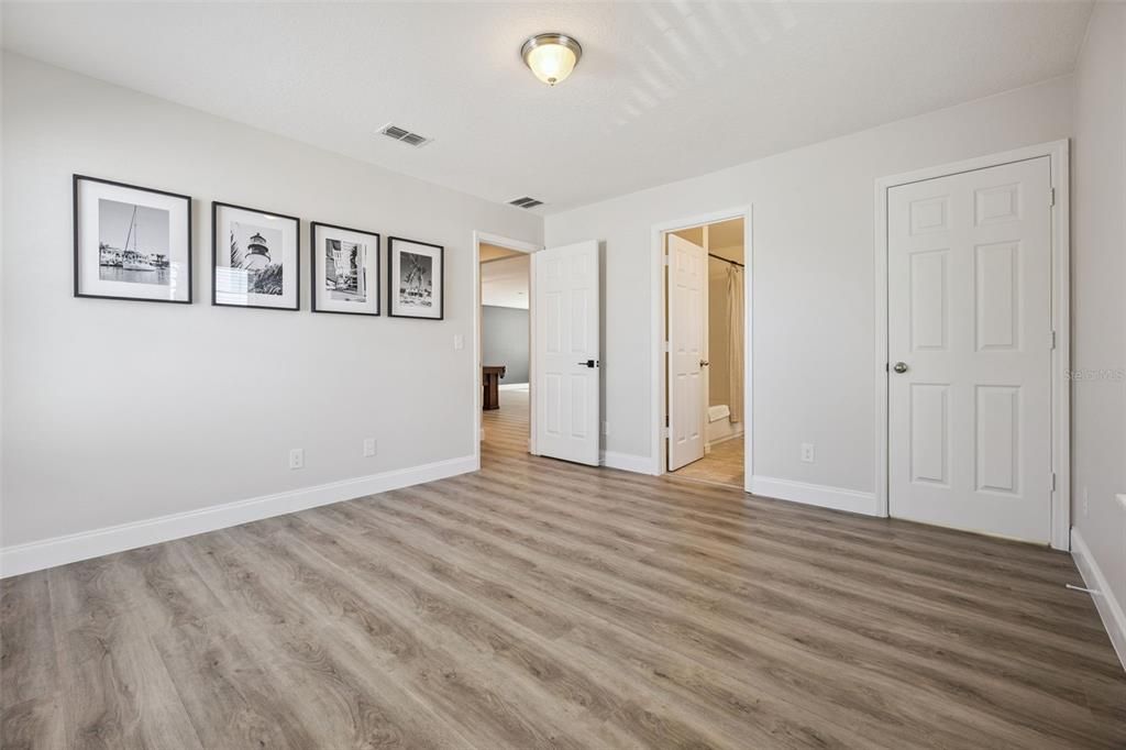 На продажу: $598,000 (7 спален, 6 ванн, 3584 Квадратных фут)