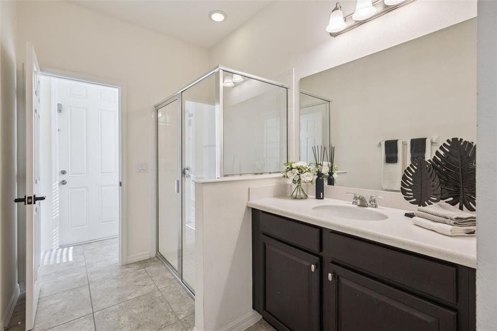 На продажу: $598,000 (7 спален, 6 ванн, 3584 Квадратных фут)