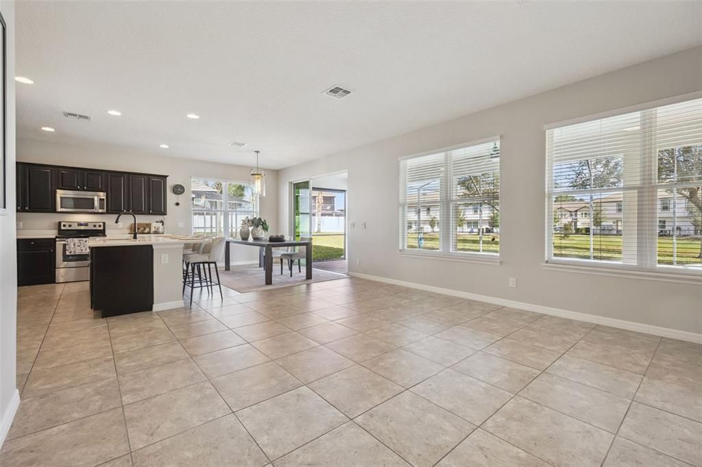 На продажу: $598,000 (7 спален, 6 ванн, 3584 Квадратных фут)