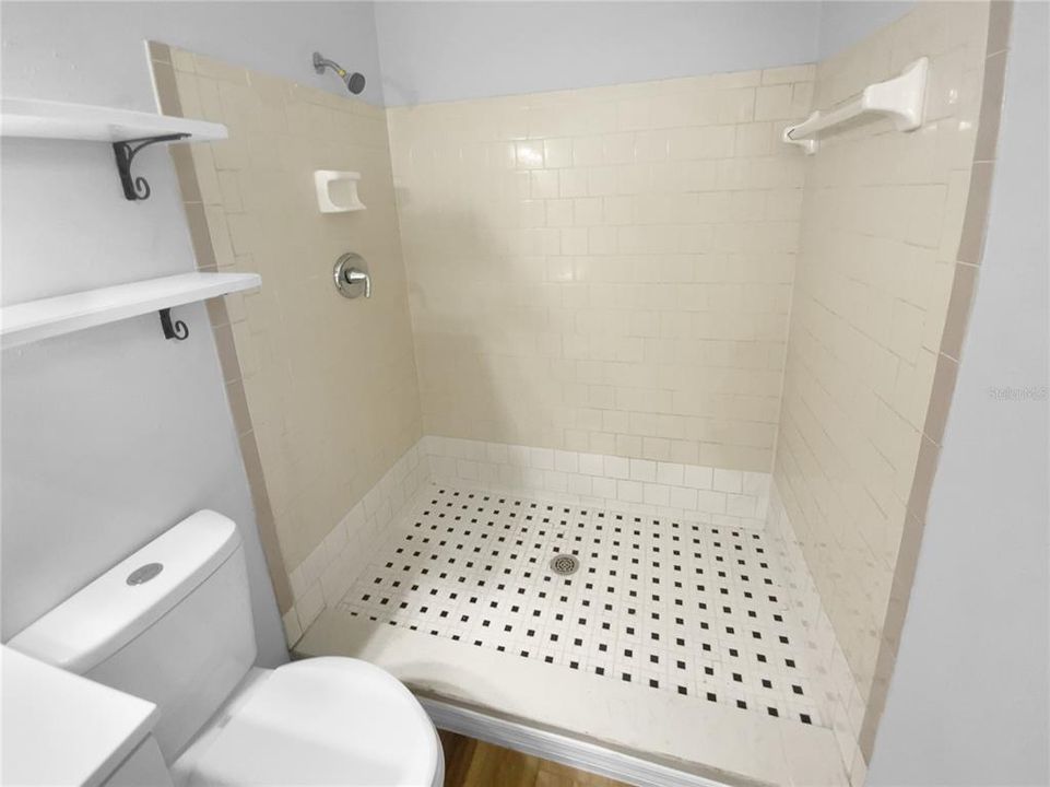 На продажу: $240,000 (3 спален, 2 ванн, 1008 Квадратных фут)