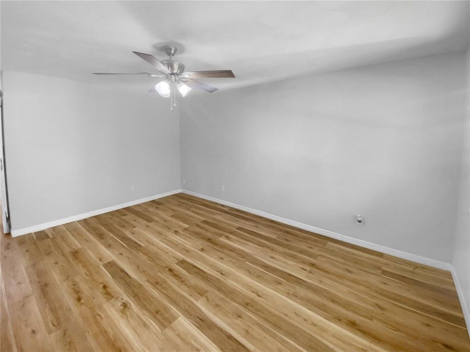 На продажу: $240,000 (3 спален, 2 ванн, 1008 Квадратных фут)