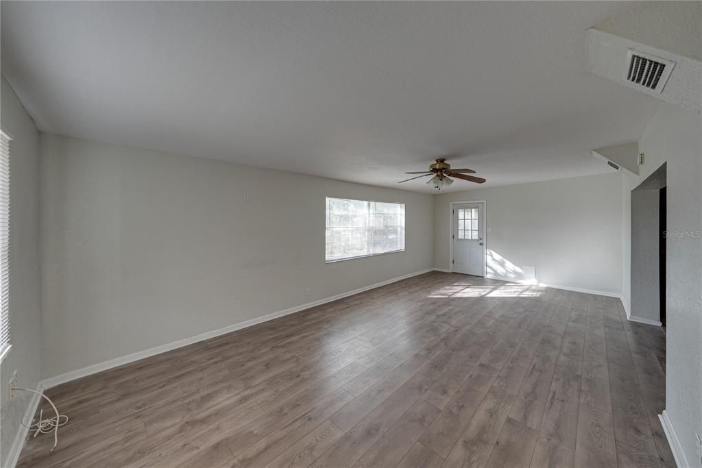 待售: $249,995 (3 贝兹, 2 浴室, 1415 平方英尺)