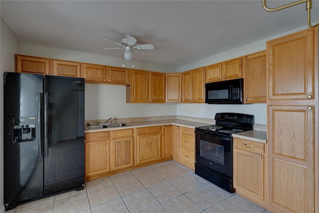 待售: $249,995 (3 贝兹, 2 浴室, 1415 平方英尺)