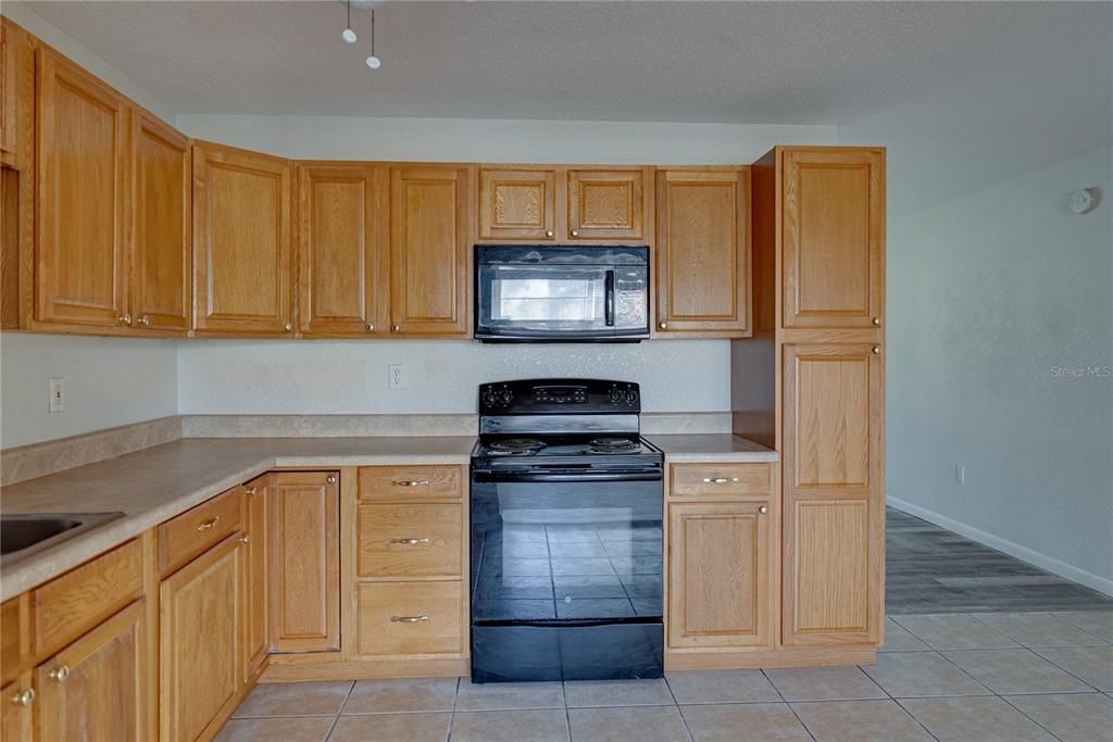 待售: $249,995 (3 贝兹, 2 浴室, 1415 平方英尺)