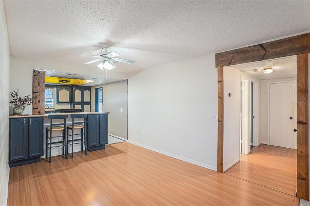 На продажу: $150,000 (2 спален, 2 ванн, 1410 Квадратных фут)