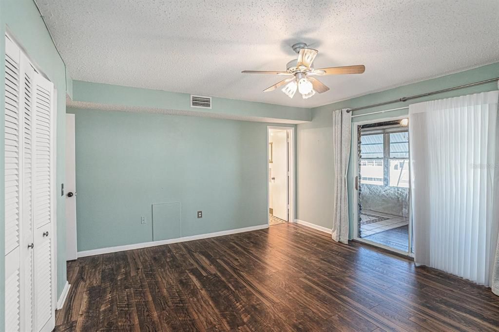 На продажу: $150,000 (2 спален, 2 ванн, 1410 Квадратных фут)