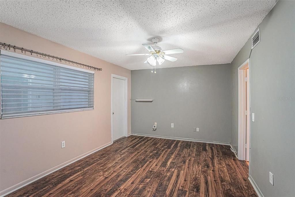 На продажу: $150,000 (2 спален, 2 ванн, 1410 Квадратных фут)